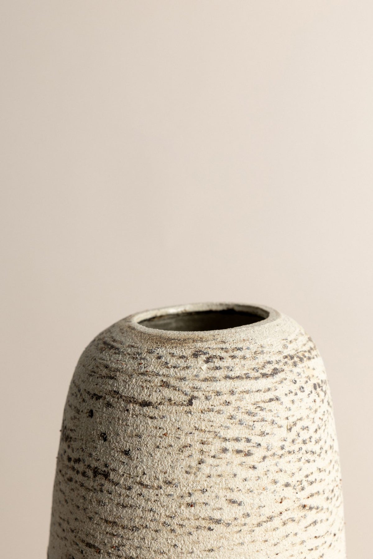 Leo Vase, view 2